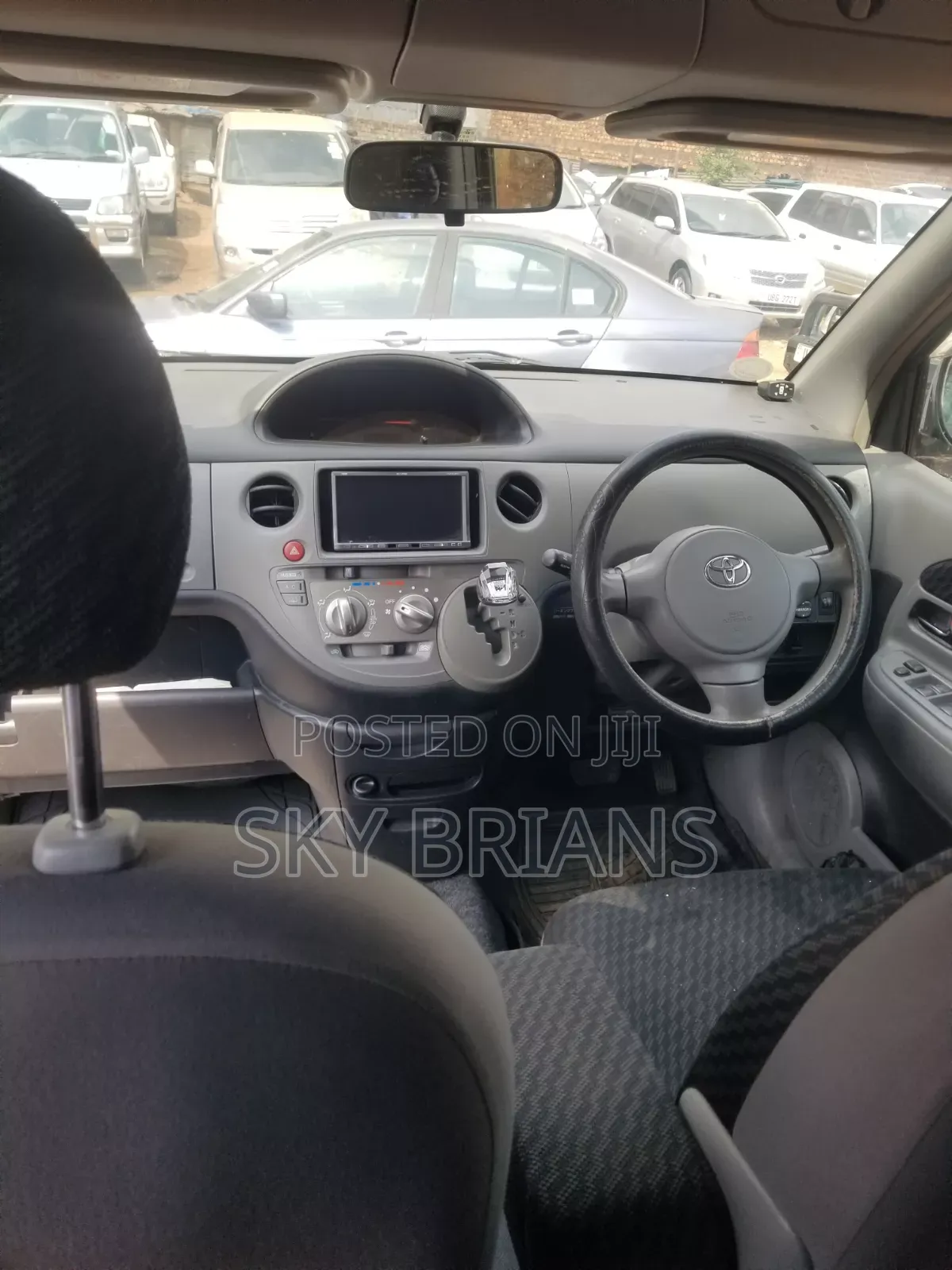 Toyota Sienta 2010 Gray