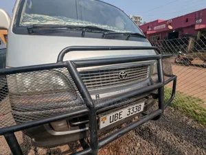 Toyota Hilux 2000 Silver