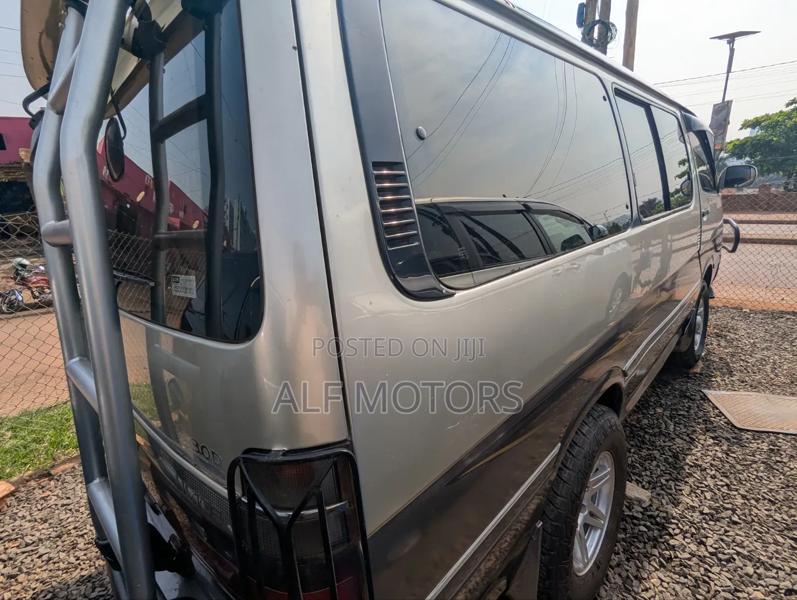 Toyota Hilux 2000 Silver