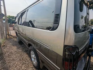 Toyota Hilux 2000 Silver