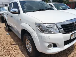 Toyota Hilux 2016 White