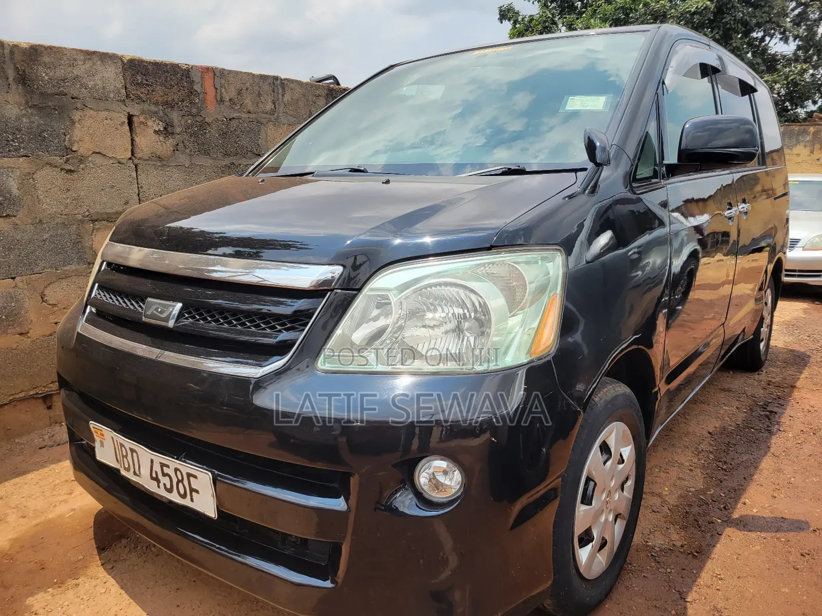 Toyota Noah 2.0 AWD (8 Seater) 2004 Black