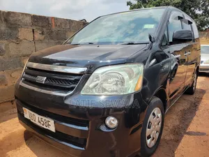 Toyota Noah 2.0 AWD (8 Seater) 2004 Black