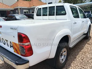 Toyota Hilux 2016 White