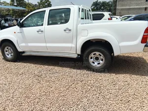 Toyota Hilux 2016 White
