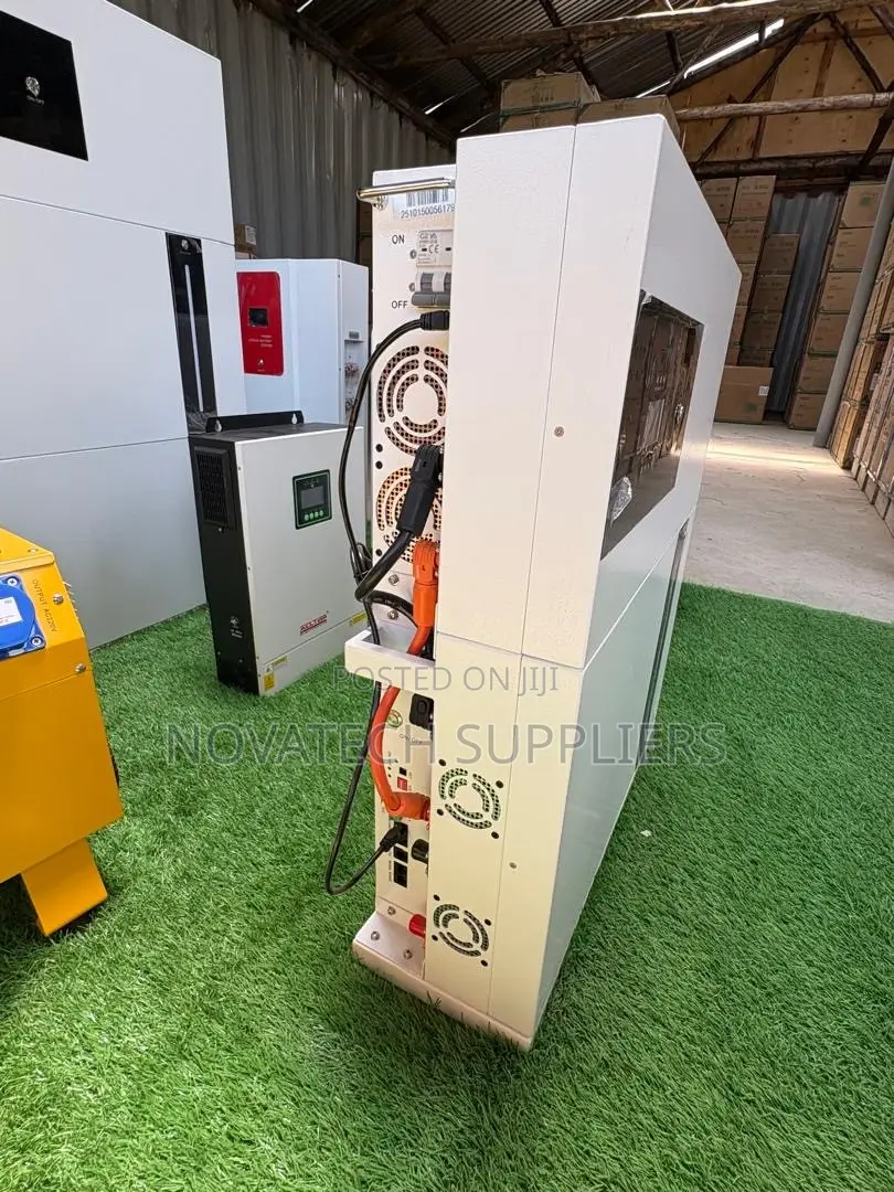 5600W Hybrid Solar Inverter 48V With 51.2V 100Ah 5.12KWH Battery