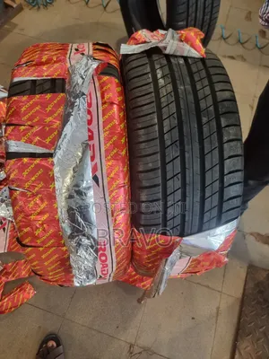 275/45r21 Tyres for Range Vogue.
