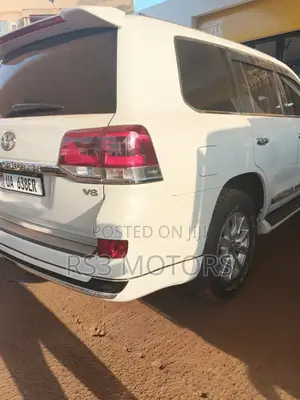 Toyota Land Cruiser Prado 2009 White