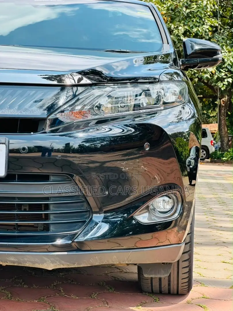 Toyota Harrier 2.0 2015 Black