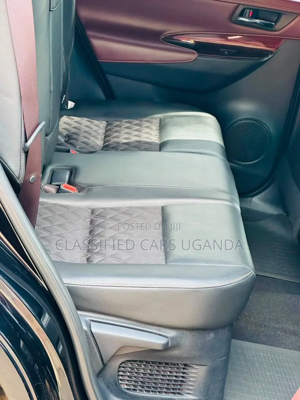 Toyota Harrier 2.0 2015 Black