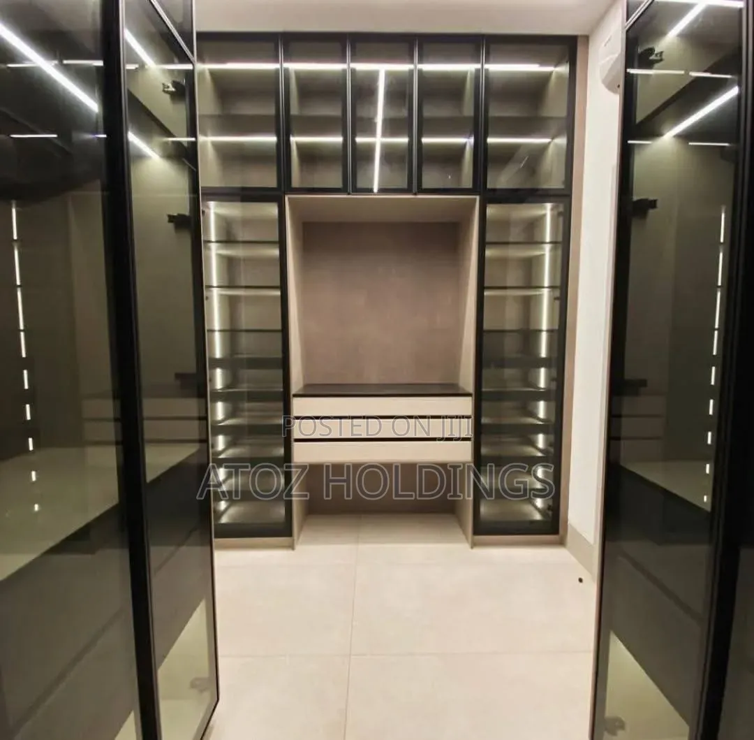 Walk-in Closets/Modern Walk-in Wardrobes/Closets 1,200,000/- Per Meter