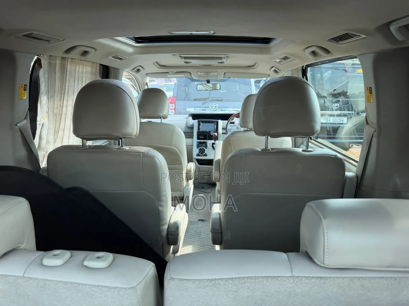 Toyota Noah 2.0 158hp FWD (7 Seater) 2012 White