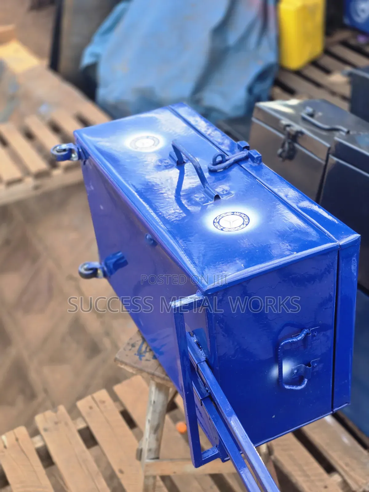 Single Lock School Metallic Medium With Rollers