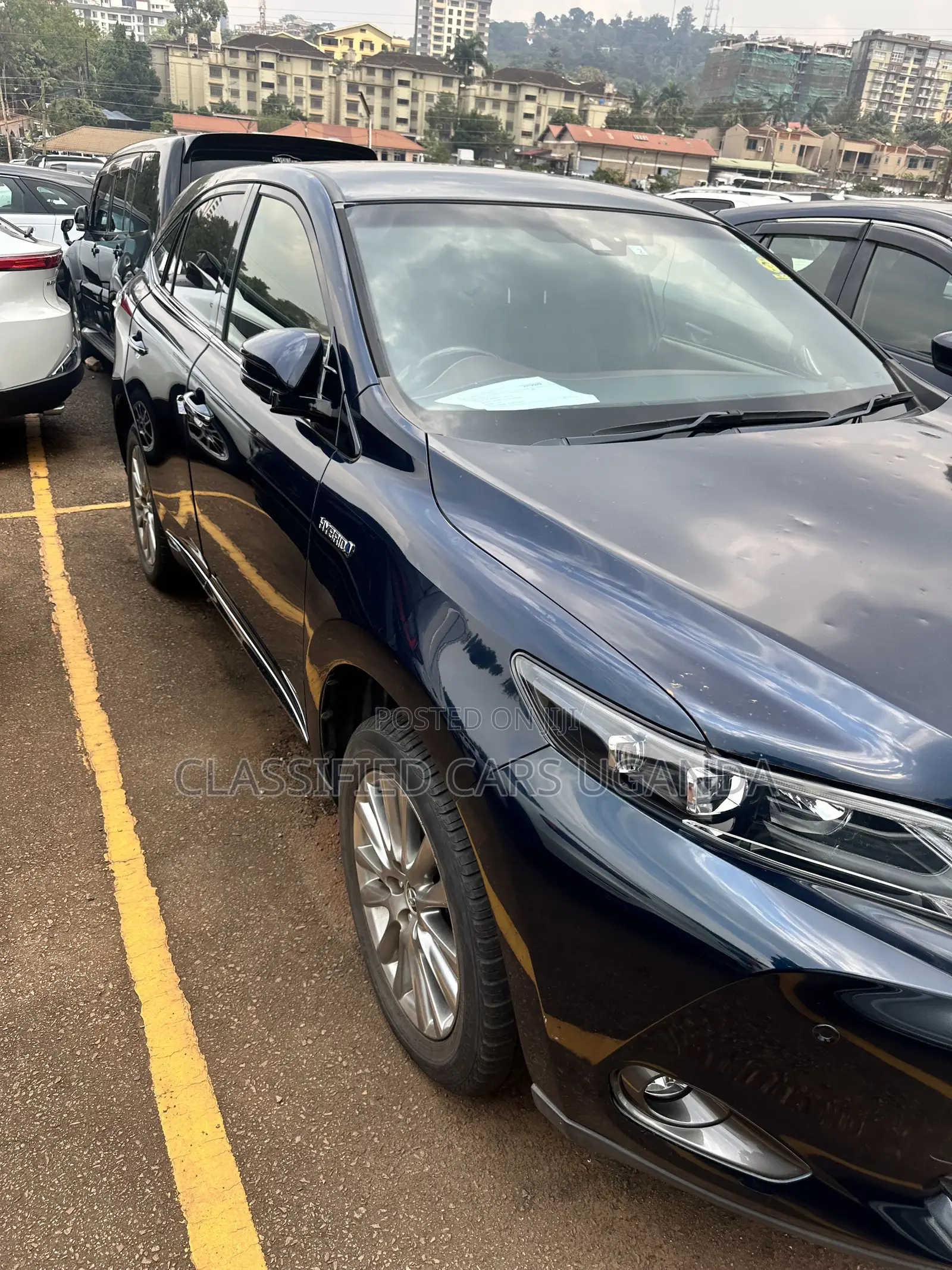 Toyota Harrier 2.0 2017 Black