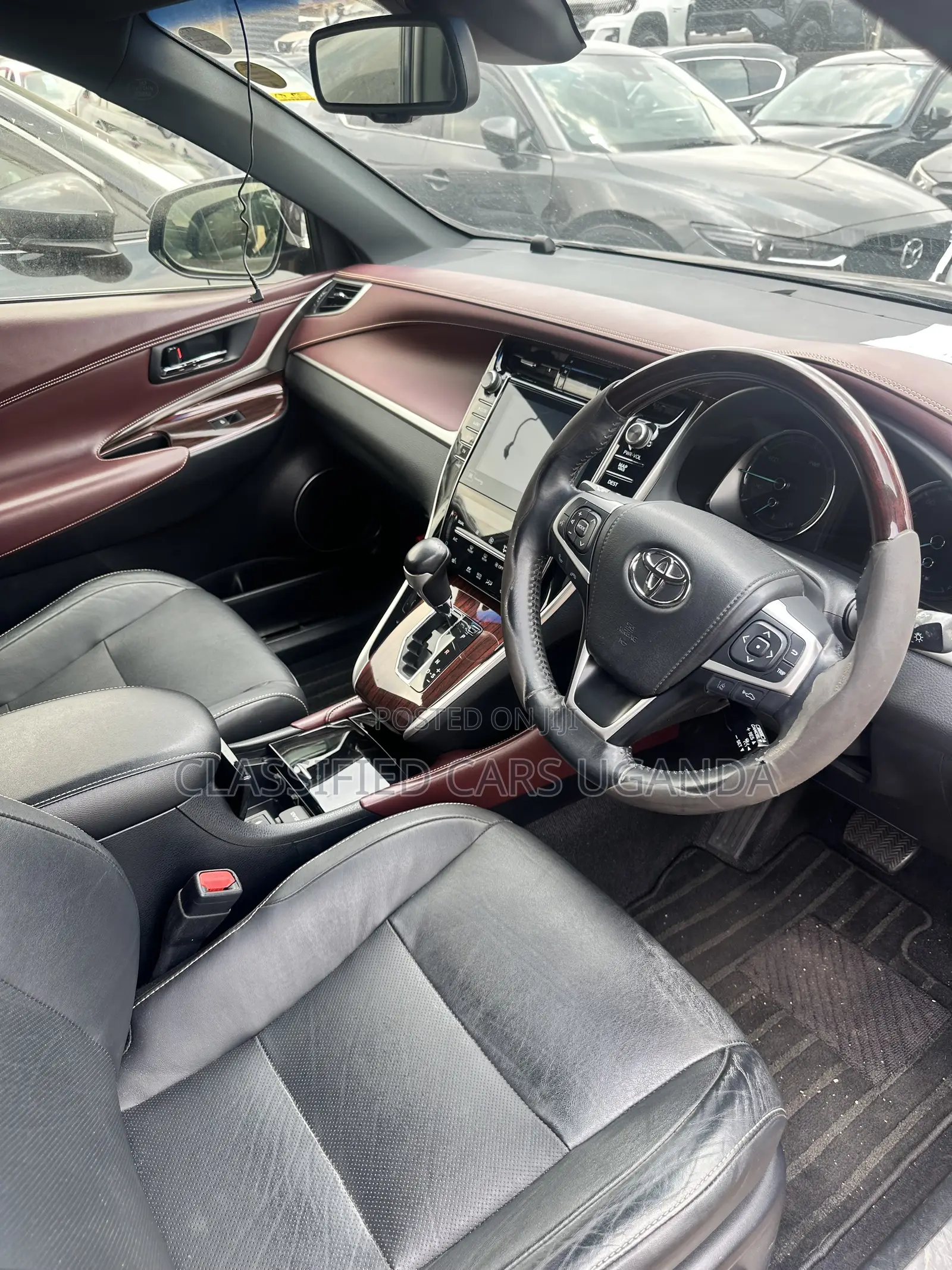 Toyota Harrier 2.0 2017 Black
