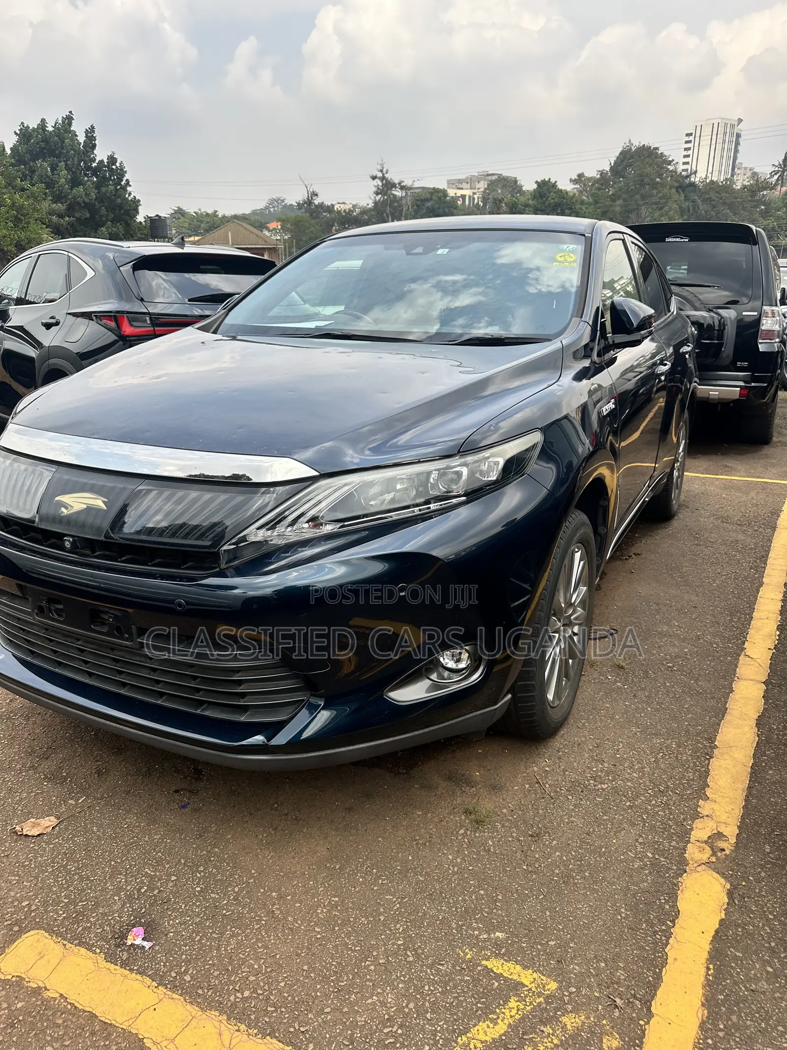 Toyota Harrier 2.0 2017 Black