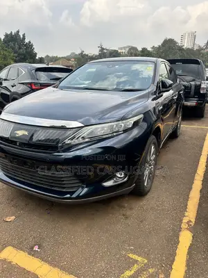 Toyota Harrier 2.0 2017 Black