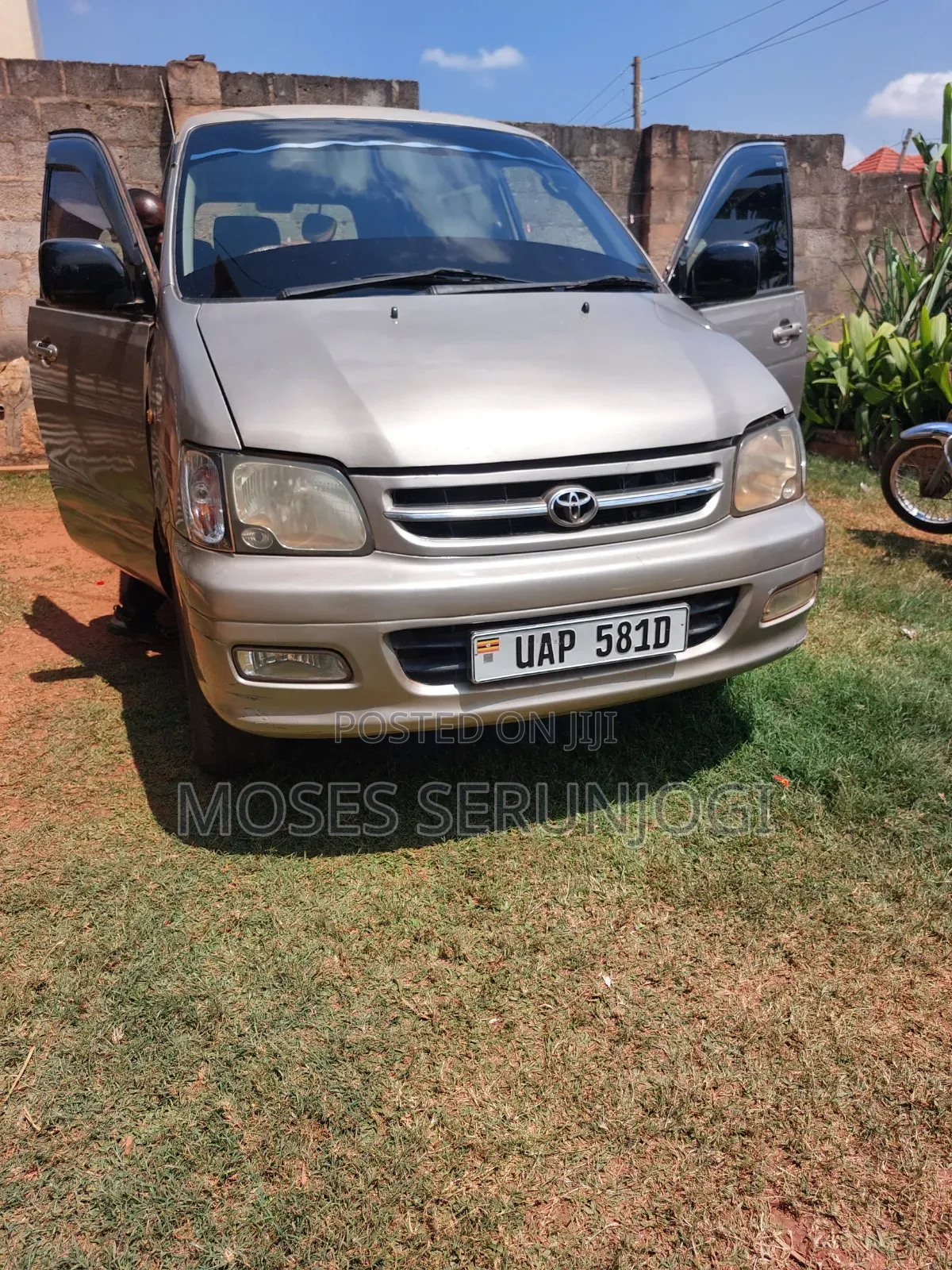 Toyota Noah 2001 Beige