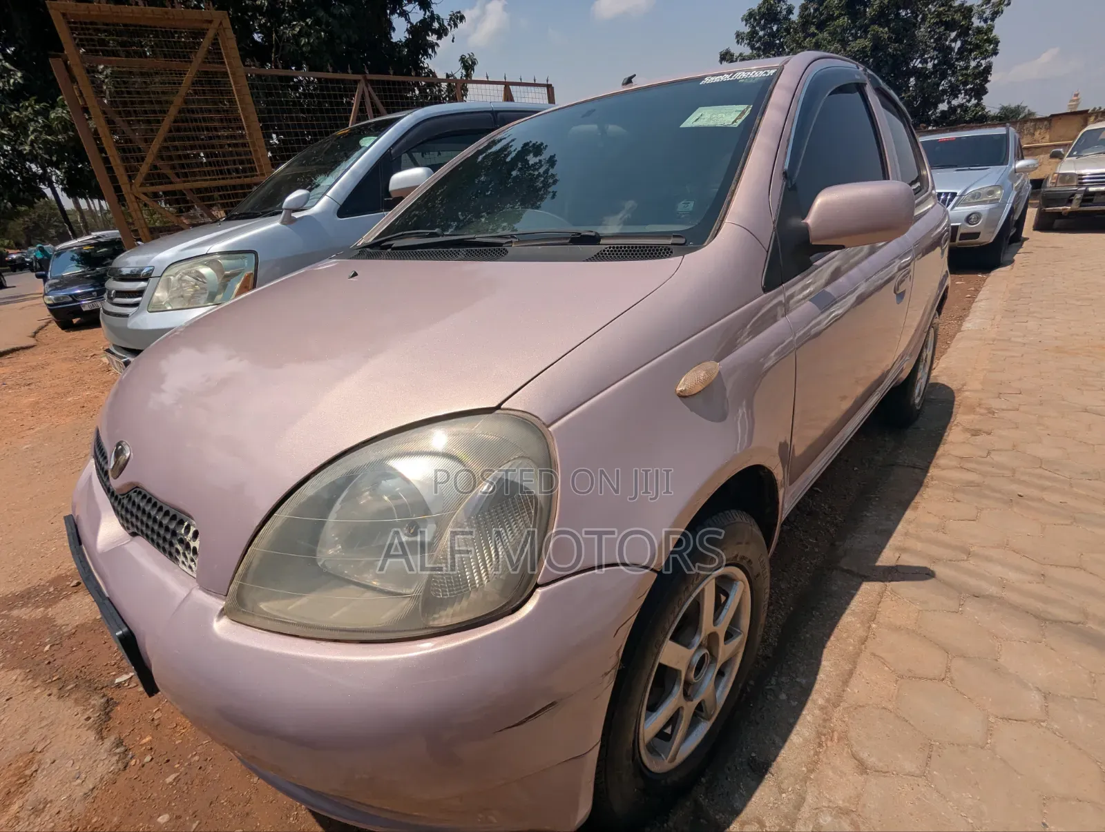 Toyota Vitz 2005 Pink