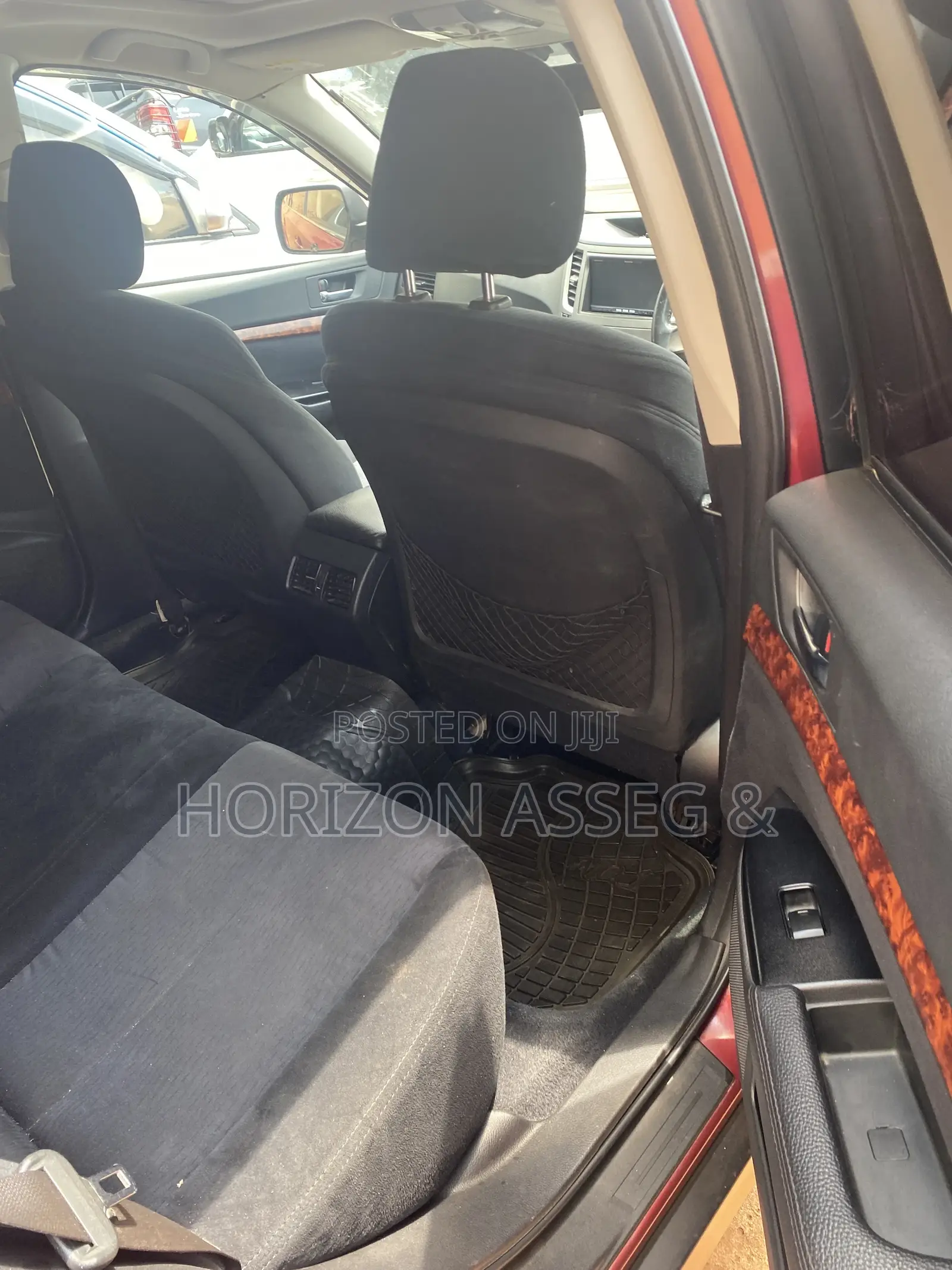 Subaru Outback 2.5i 2010 Maroon