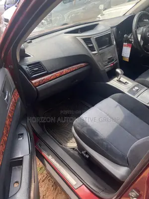 Subaru Outback 2.5i 2010 Maroon