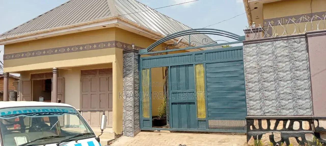10bdrm Room & Parlour in Kasubi Estates, Kawempe for sale