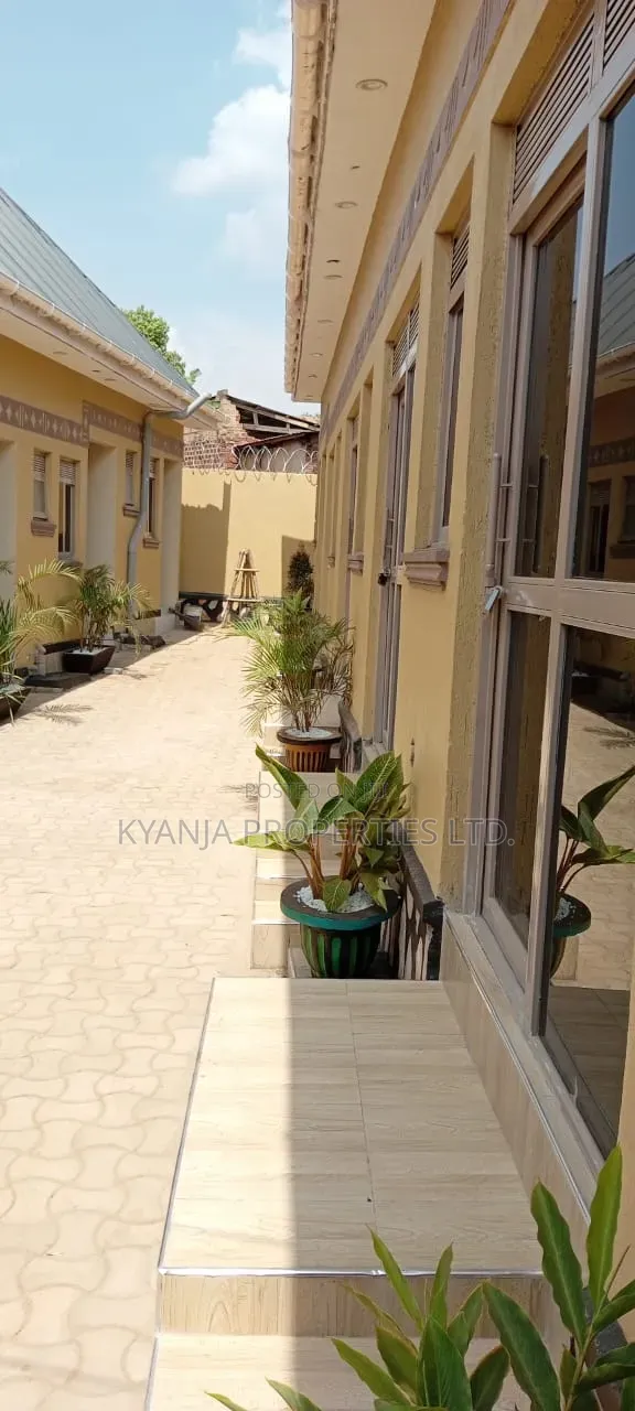 10bdrm Room & Parlour in Kasubi Estates, Kawempe for sale