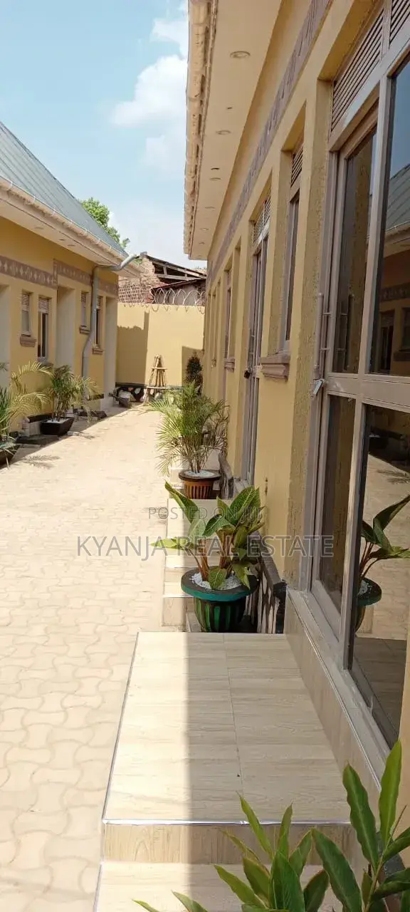 10bdrm Room & Parlour in Kasubi Estates, Kawempe for sale
