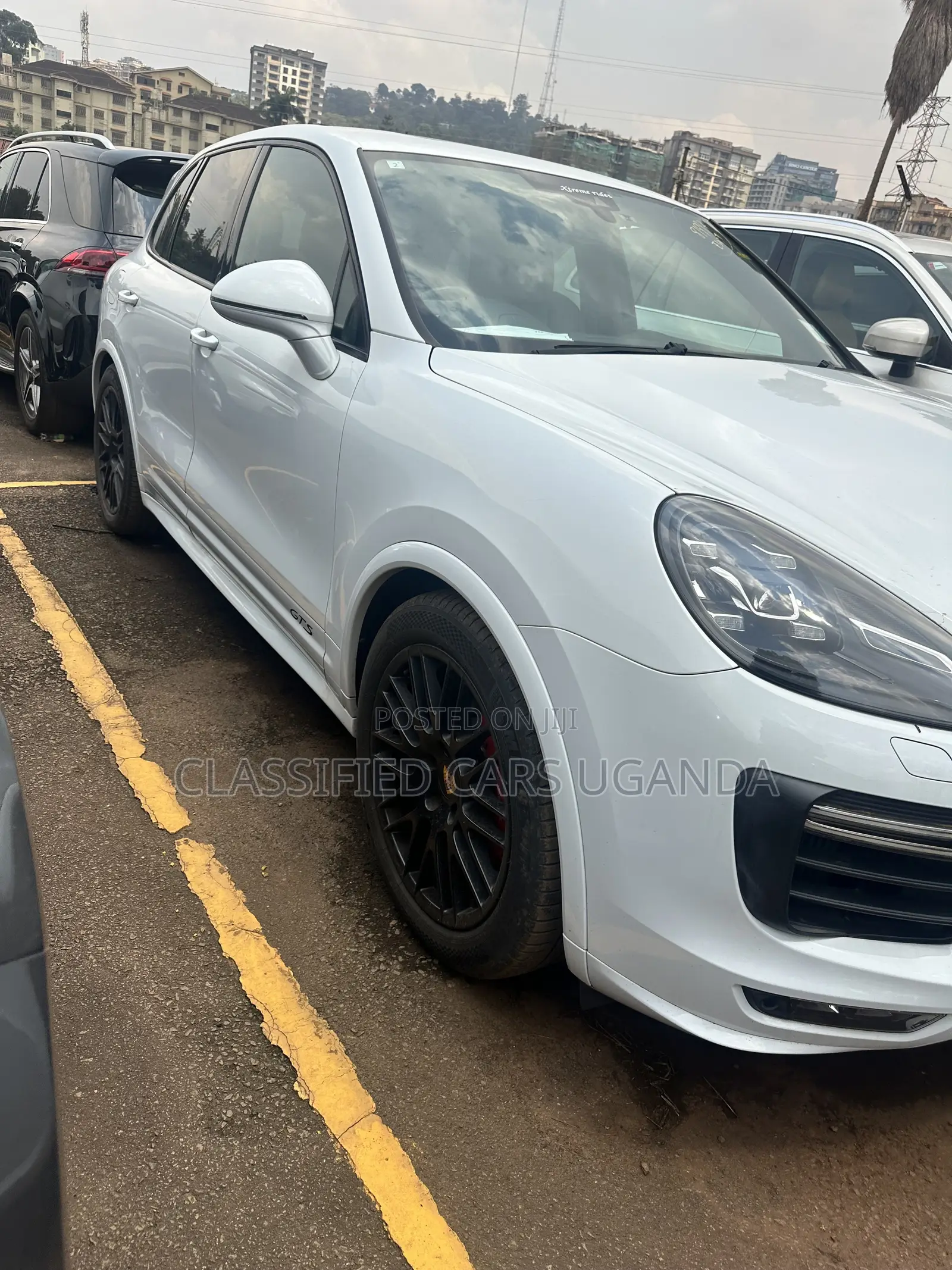 Porsche Cayenne Base AWD 2017 White