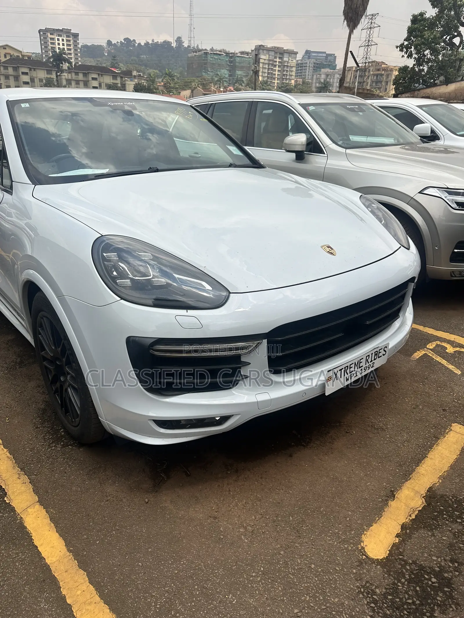 Porsche Cayenne Base AWD 2017 White