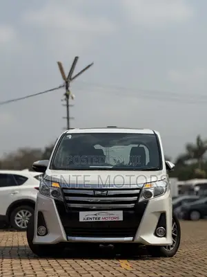 Toyota Noah 2.0 AWD (7 Seater) 2015 White