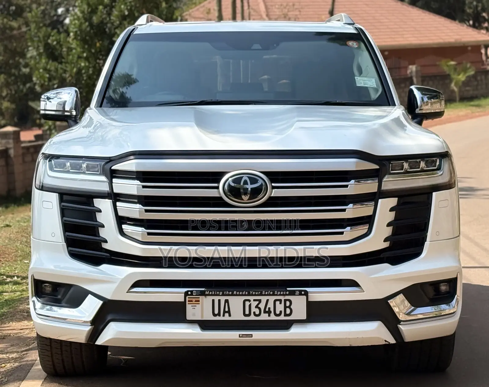 Toyota Land Cruiser LC300 2023 White