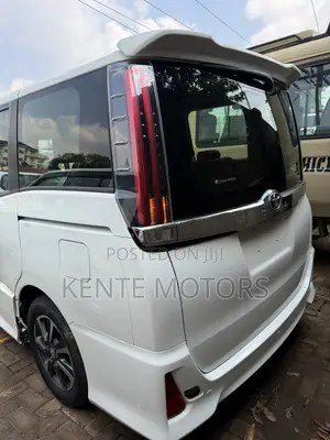 Toyota Noah 2.0 AWD (7 Seater) 2017 White