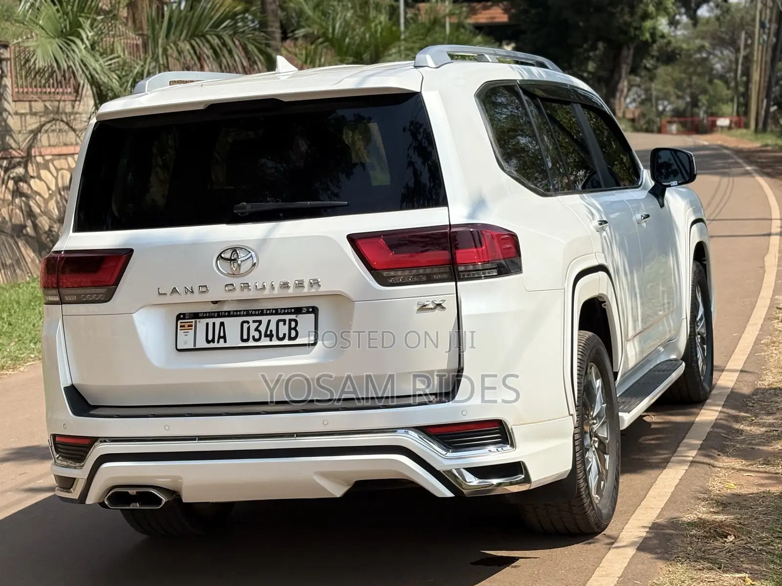 Toyota Land Cruiser LC300 2023 White