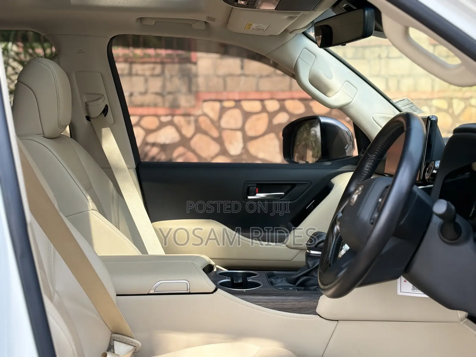 Toyota Land Cruiser LC300 2023 White