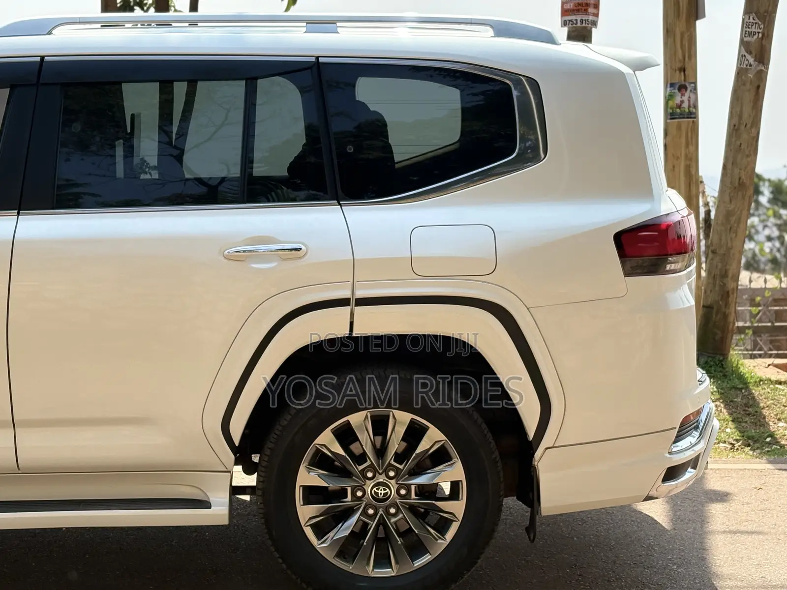 Toyota Land Cruiser LC300 2023 White