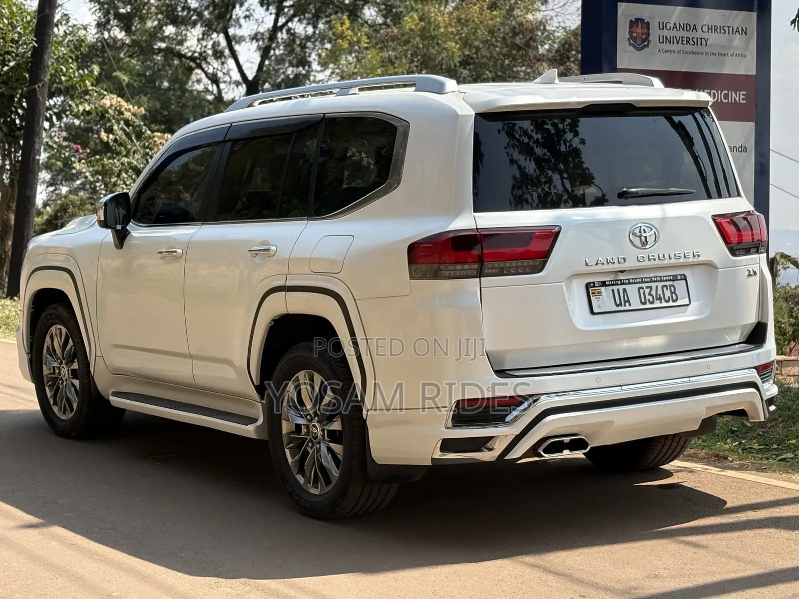 Toyota Land Cruiser LC300 2023 White