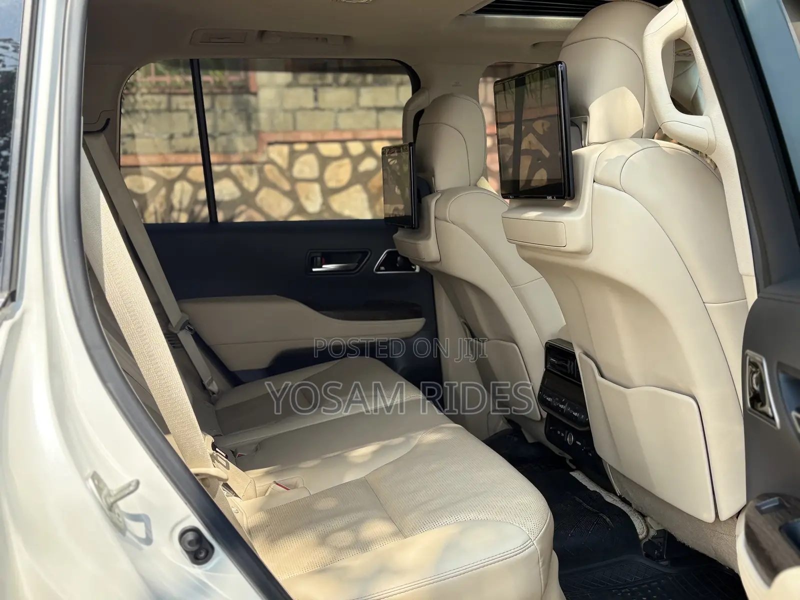 Toyota Land Cruiser LC300 2023 White