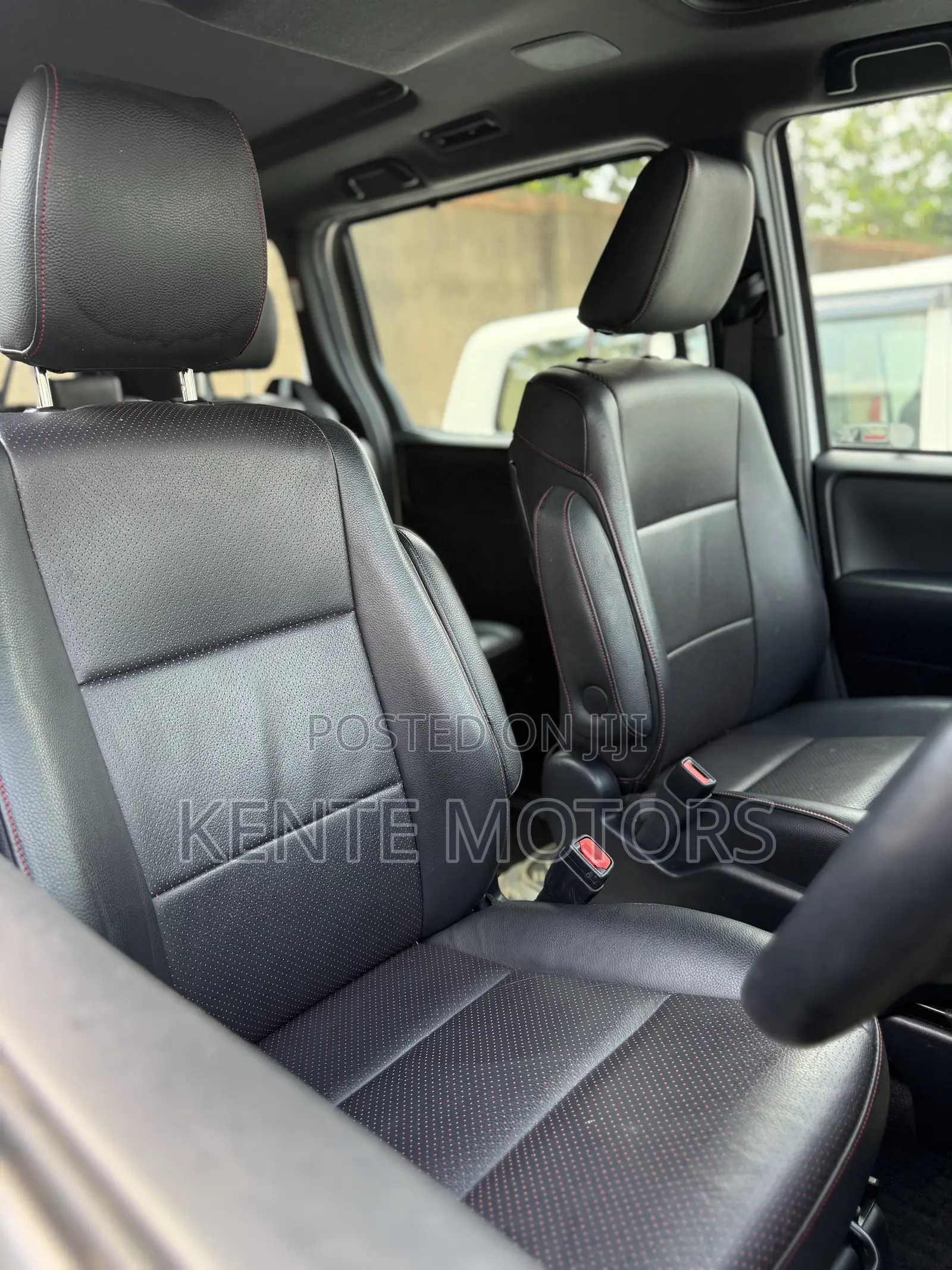 Toyota Noah 2.0 AWD (7 Seater) 2017 White