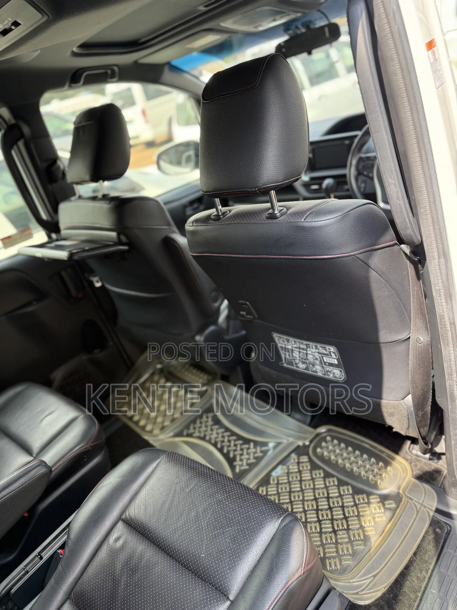 Toyota Noah 2.0 AWD (7 Seater) 2017 White
