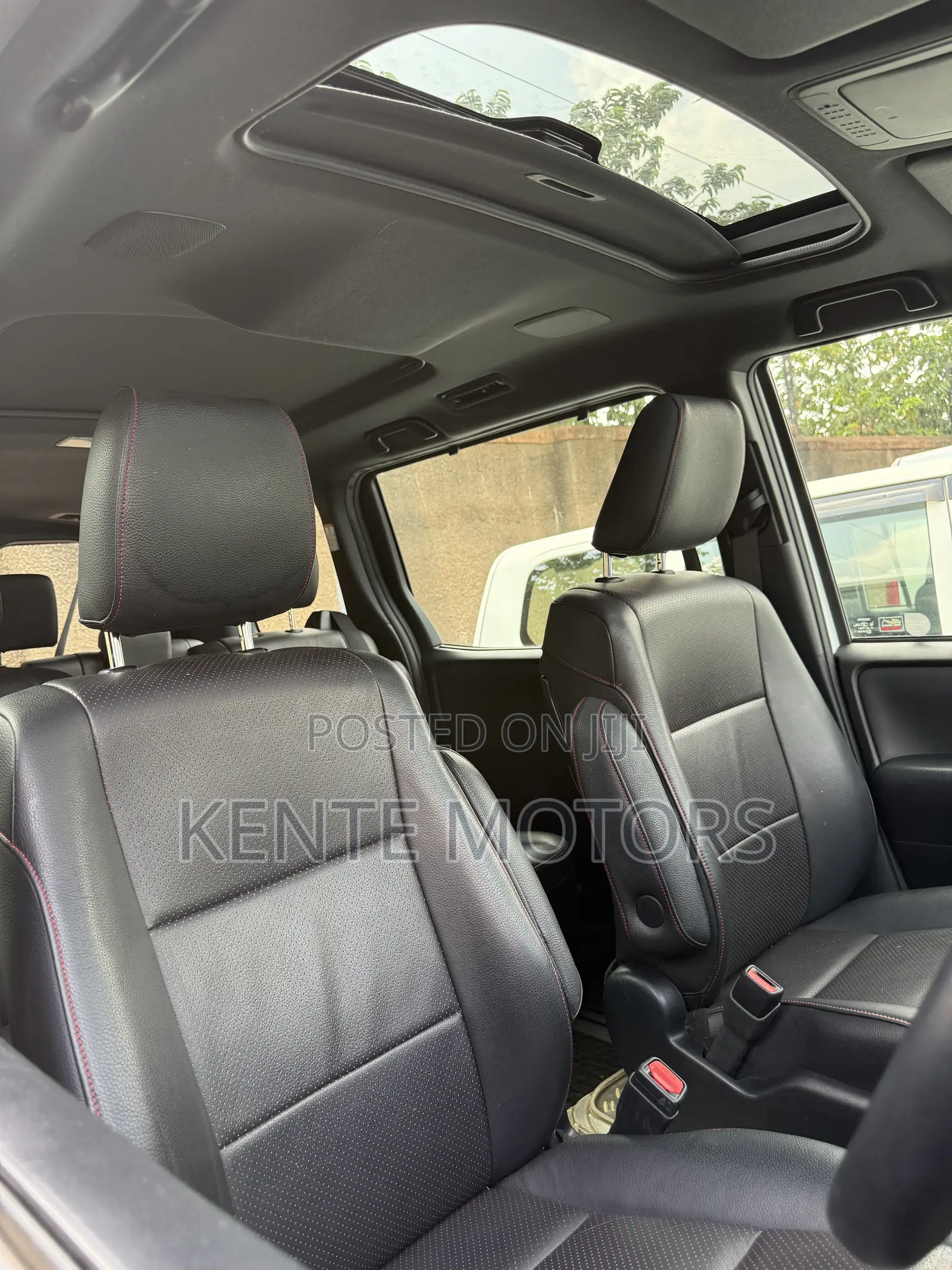 Toyota Noah 2.0 AWD (7 Seater) 2017 White