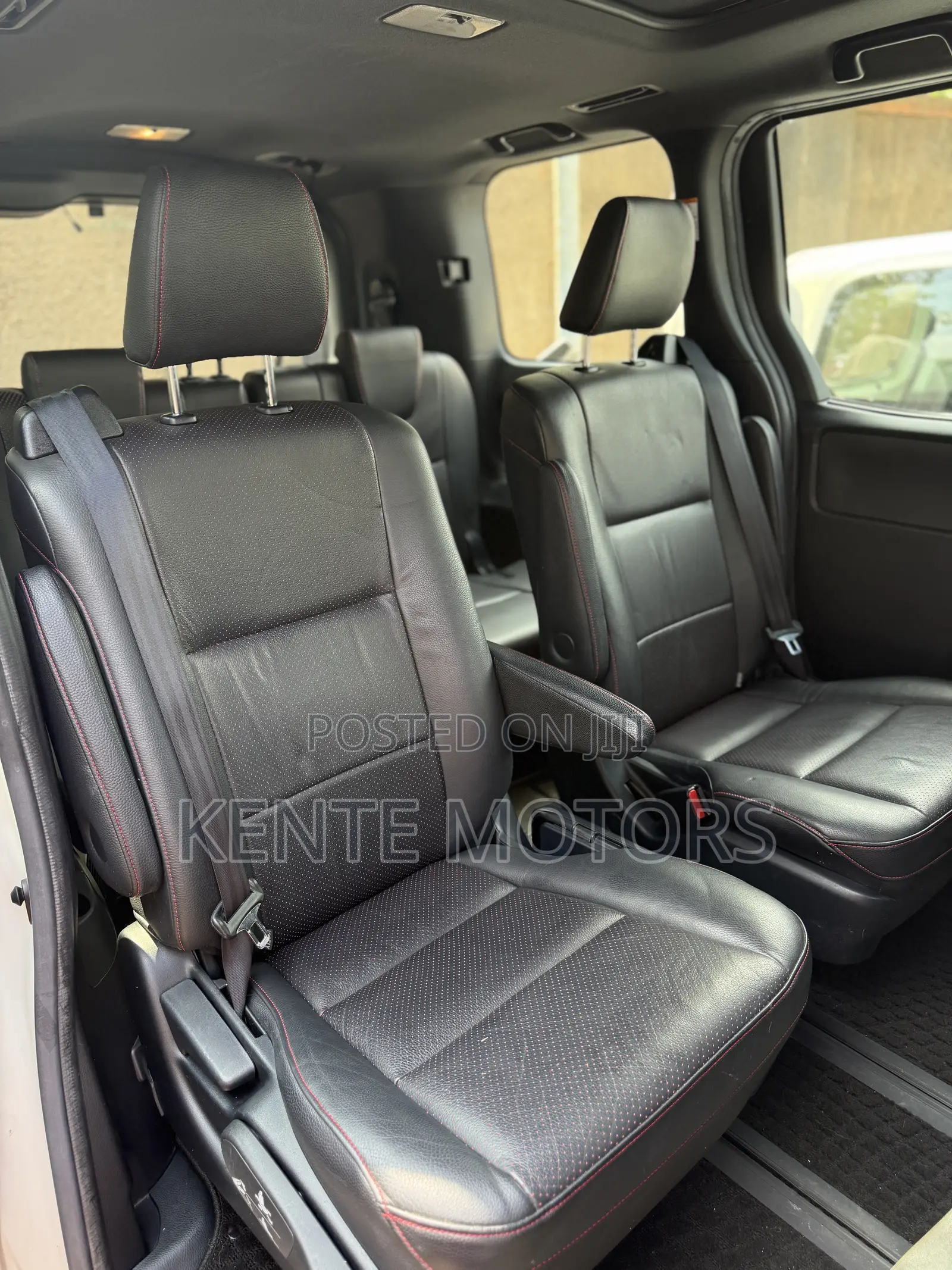 Toyota Noah 2.0 AWD (7 Seater) 2017 White