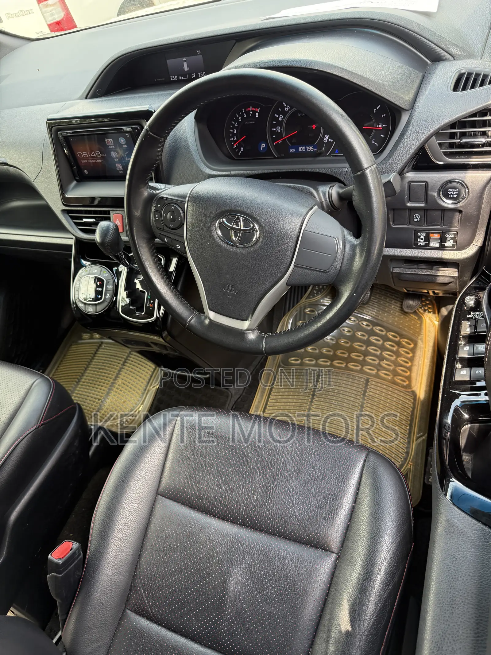 Toyota Noah 2.0 AWD (7 Seater) 2017 White