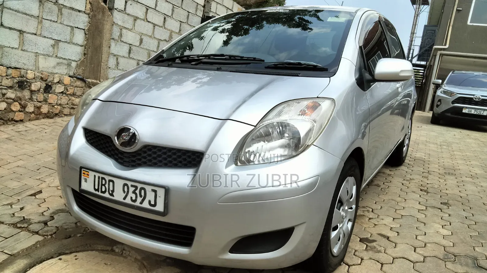 Toyota Vitz 2009 Silver