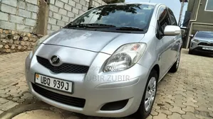 Toyota Vitz 2009 Silver