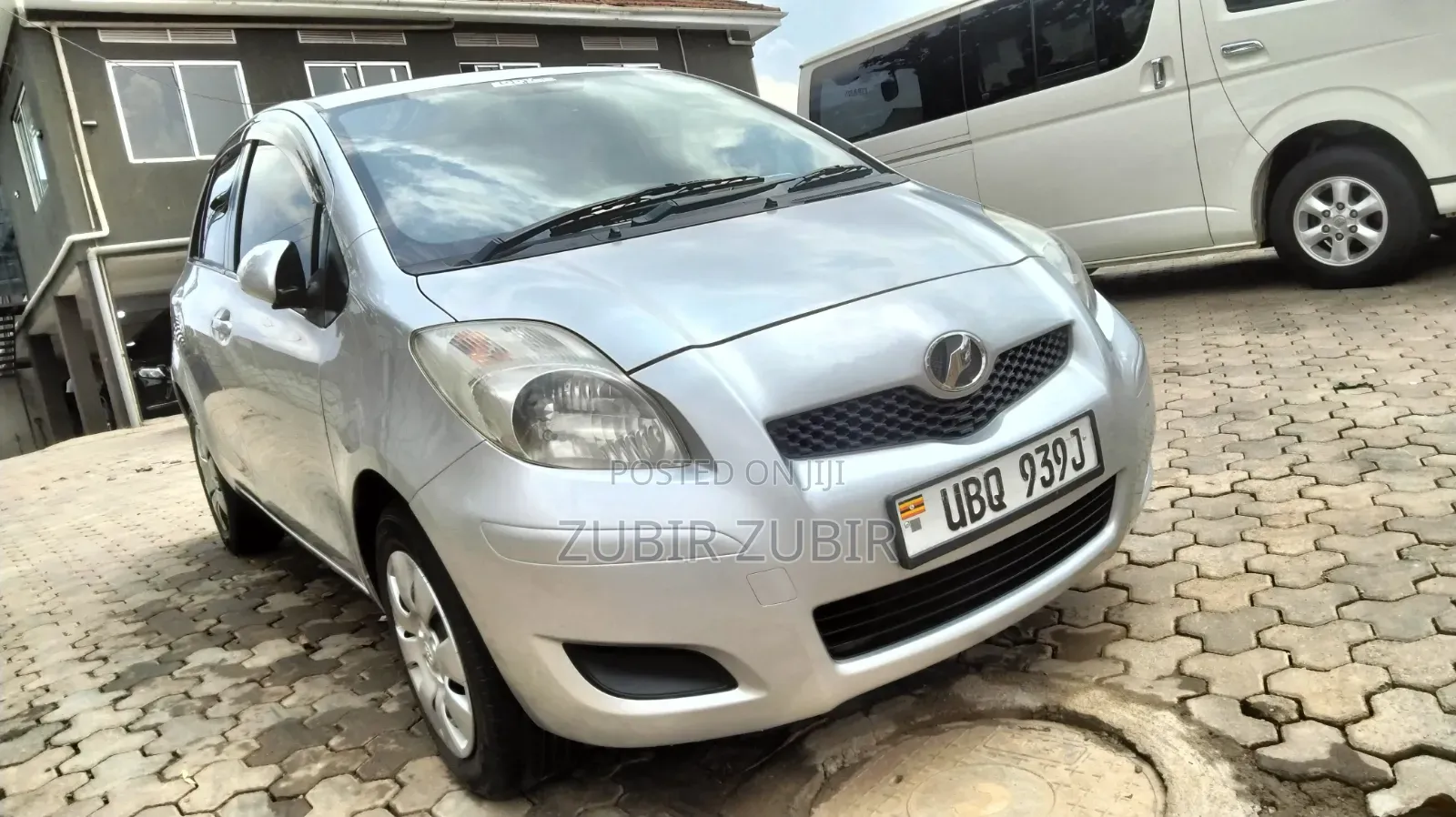 Toyota Vitz 2009 Silver