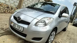 Toyota Vitz 2009 Silver