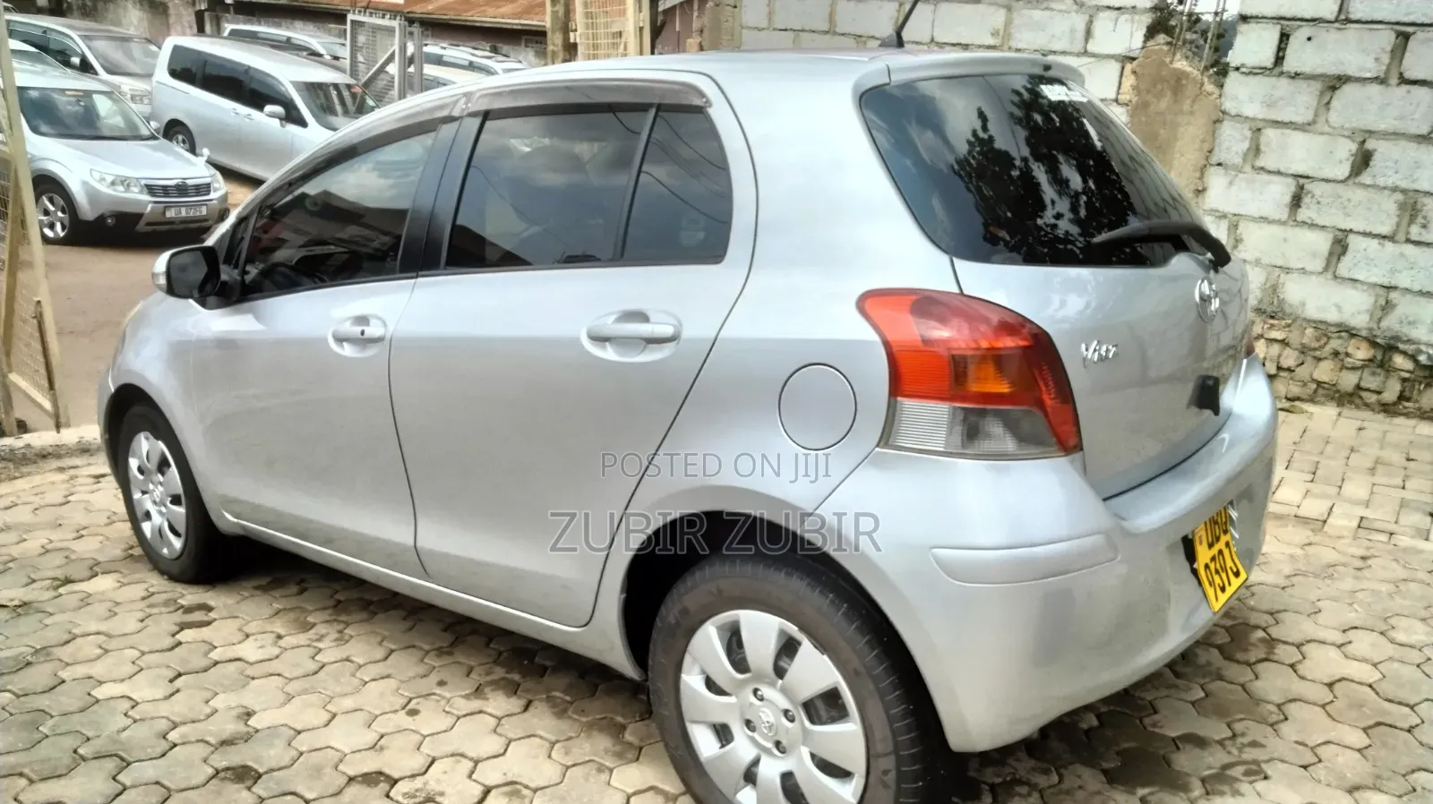 Toyota Vitz 2009 Silver