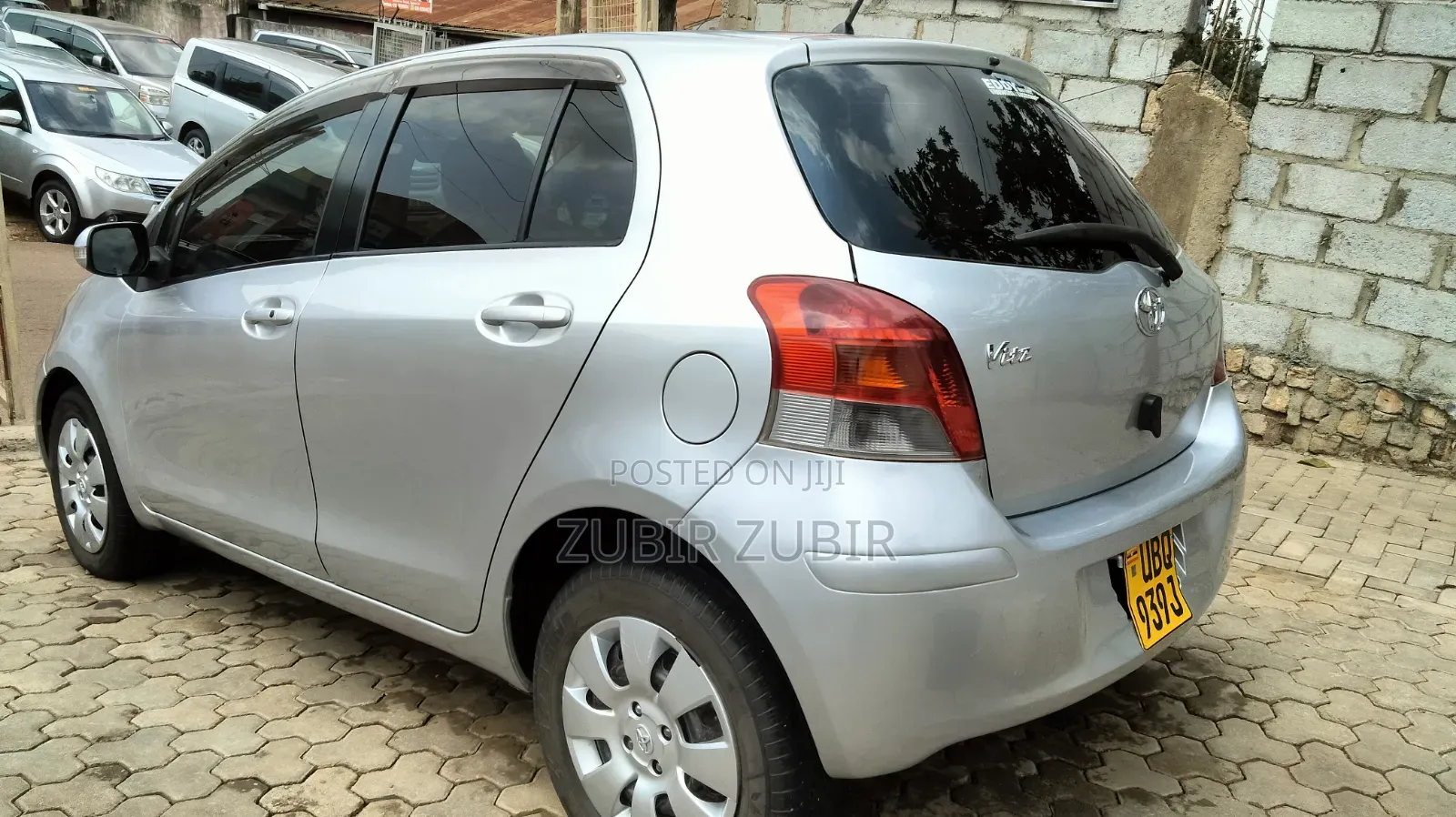 Toyota Vitz 2009 Silver