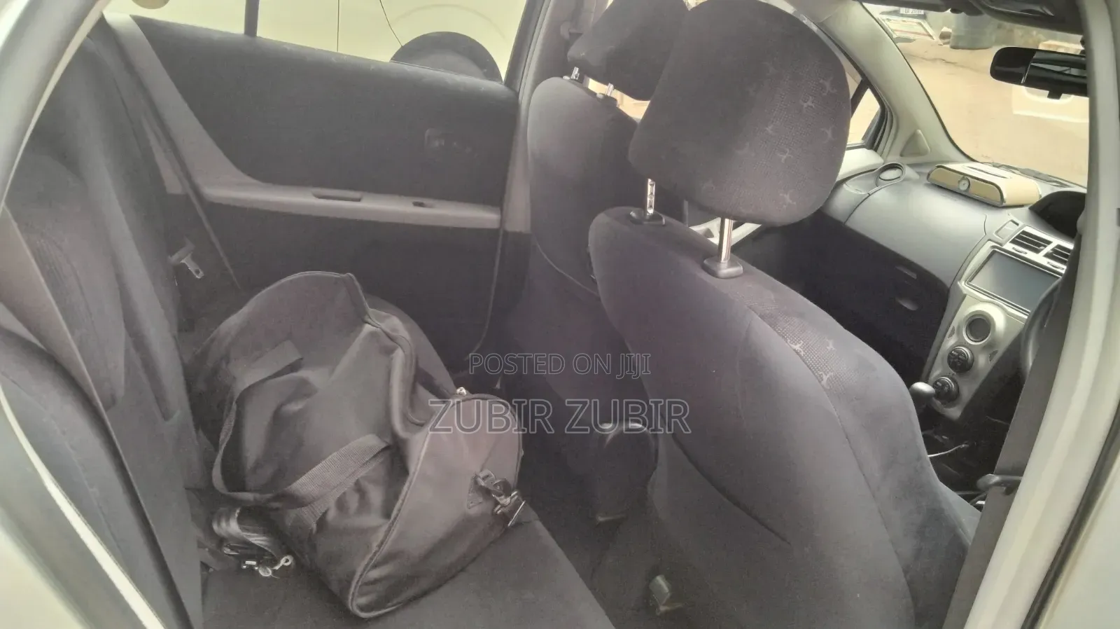 Toyota Vitz 2009 Silver